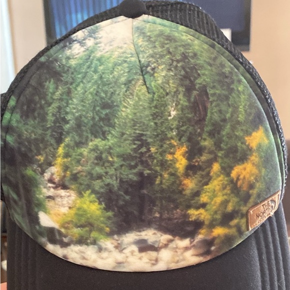 The North Face Unisex Trucker Hat - Picture 5 of 7